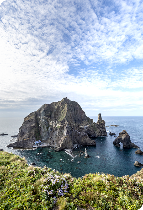 화창한 날 독도의 모습